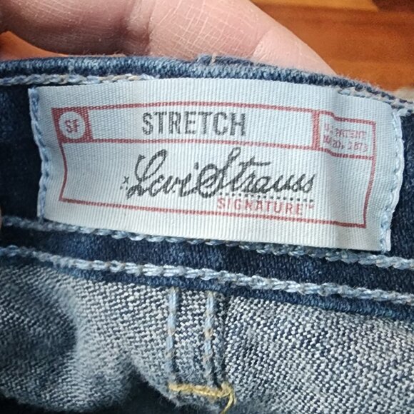 Signature by Levi Strauss Dark Wash Denim Cropped Jeans Size 10 - Picture 8 of 15
